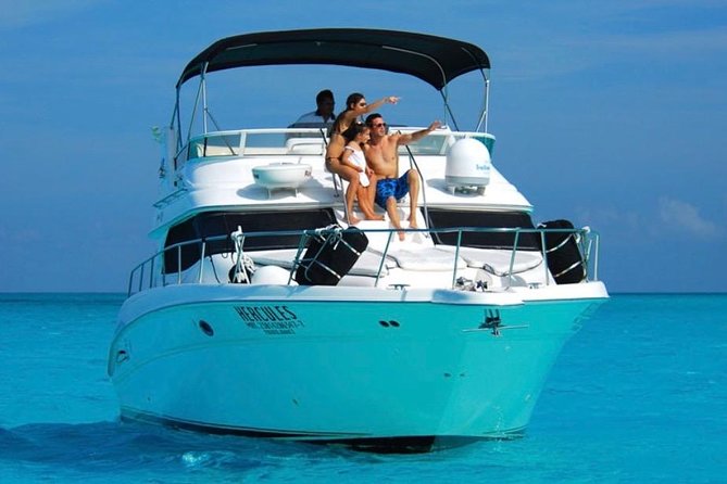 Private Yacht - 46 ft SeaRay Cancun Bay Snorkel 23P4 - The Crew: Attentive, Professional, and Built for Groups