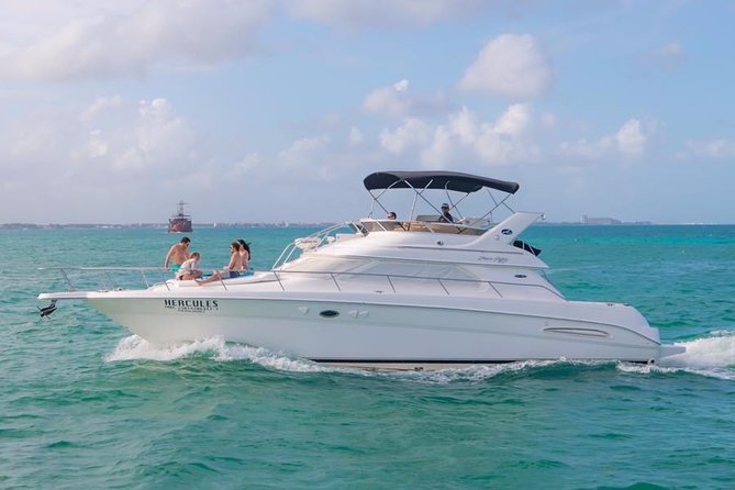 Private Yacht - 46 ft SeaRay Cancun Bay Snorkel 23P4 - Restroom Onboard and Service Animals