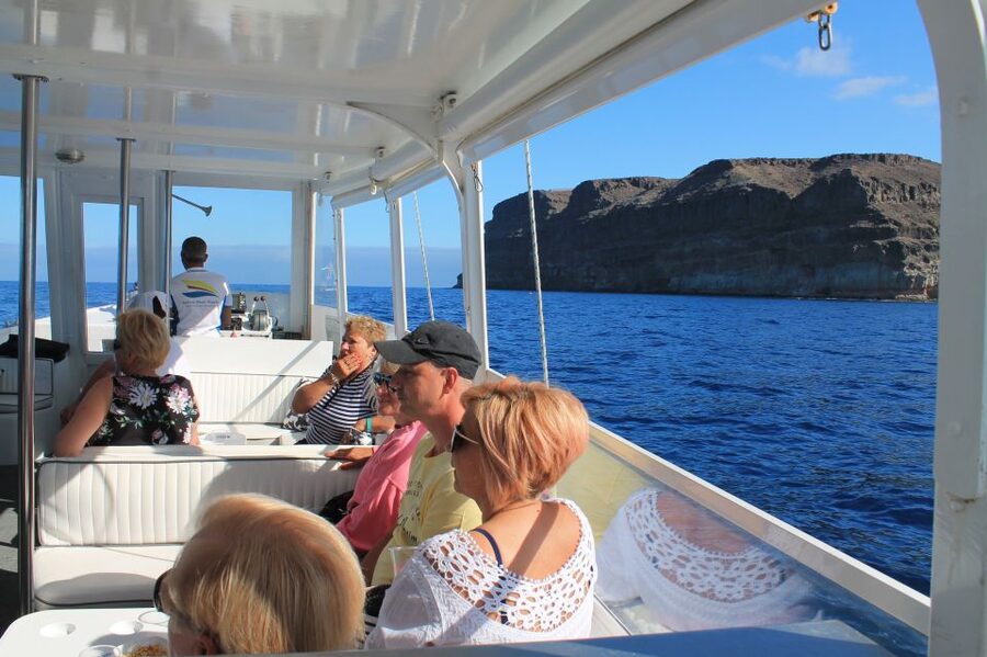 Puerto de Mogan: Boat and Snorkeling Trip - Family-friendly comfort: equipment, boat setup, and photos