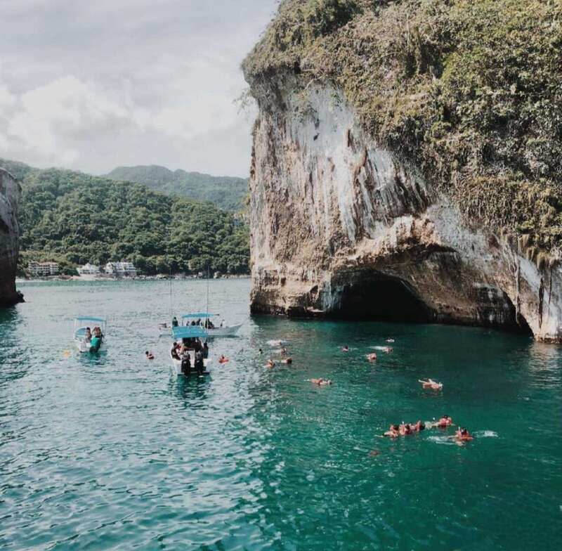 Puerto Vallarta: Los Arcos Islands Boat Tour and Snorkeling - Gear, life vests, and how the guides keep it comfortable