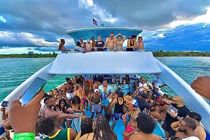 Punta Cana Party Boat Cruise with Snorkeling, Open Bar & Hip Hop - The Dolphin Aquatic Center Stop: A Quick Interaction, Not a Long Program