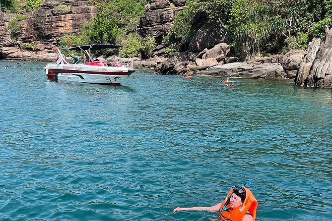 Real snorkel trip by speedboat with small group on Cham island - Tai Island plus fish feeding: where the second stop gets fun