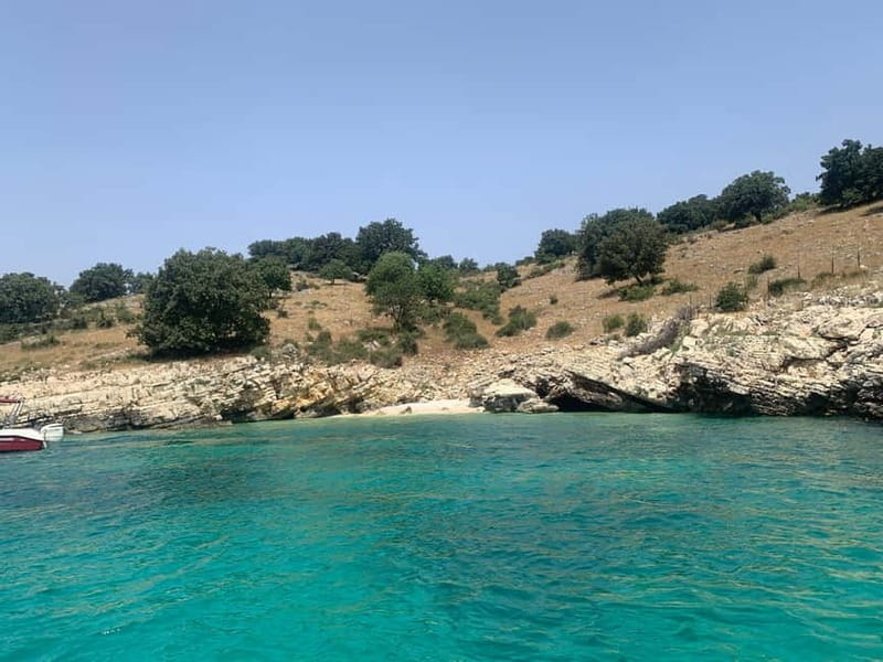 Saranda:Boat Tour to Kroreza with snorkelling,&umbrellas - Kroreza Beach practicalities: umbrellas, rocks, waves, and where to eat