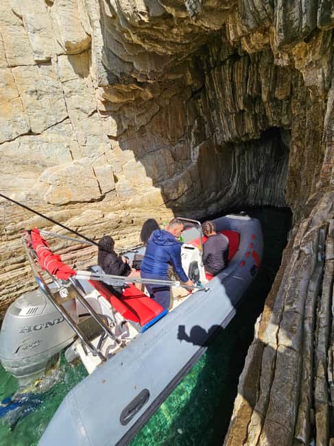 Sarandë: Boat Tour to Kroreza with Snorkel and free Umbrella - Small details that can make your day smoother