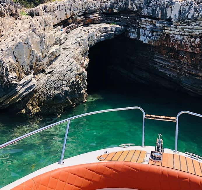 Sarandë:Krorez Boat Tour with Free Umbrella&Snorkelling mask - Meeting point, parking stress, and weather reality
