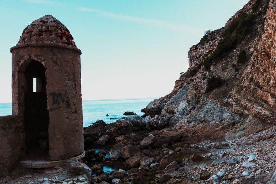 Sesimbra: Arrábida Beaches & Caves Boat Tour with Snorkeling - Who this tour suits best (and who should rethink it)