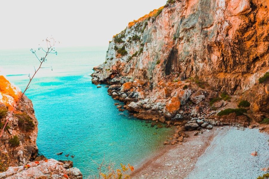 Sesimbra: Arrábida Beaches & Caves Boat Tour with Snorkeling - Cabo Espichel caves: when the scenery turns dramatic