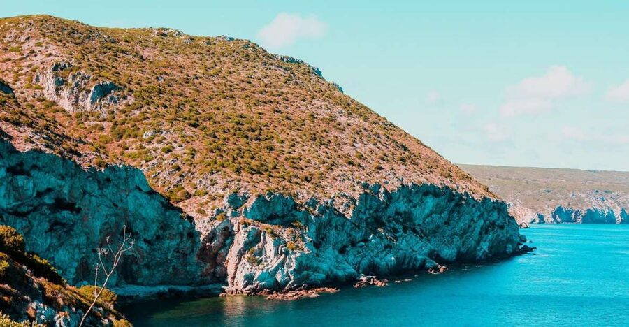 Sesimbra: Arrábida Beaches & Caves Boat Tour with Snorkeling - Meeting point at the pier: finding ESPADARTE without stress