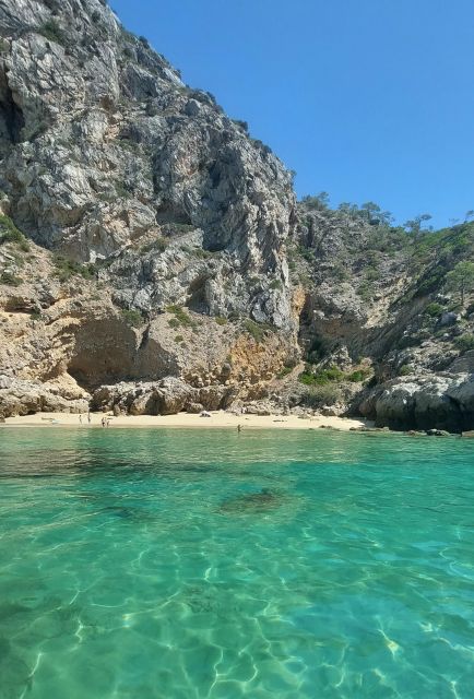 Sesimbra: Secret Bays and Beaches Boat Tour with Snorkeling - Ribeiro do Cavalo Beach: A Calm Walk-In-to-Water Moment