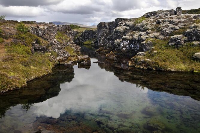 Silfra: Snorkeling Between Tectonic Plates - Meet on Location - Gear Up Without Freezing: Drysuit Setup and Comfort Tips