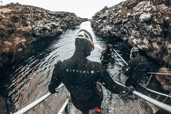 Silfra Wetsuit Snorkeling - Meet on Location | Free Photos - Photos Without Extra Fees: Why the Guide’s Camera Matters
