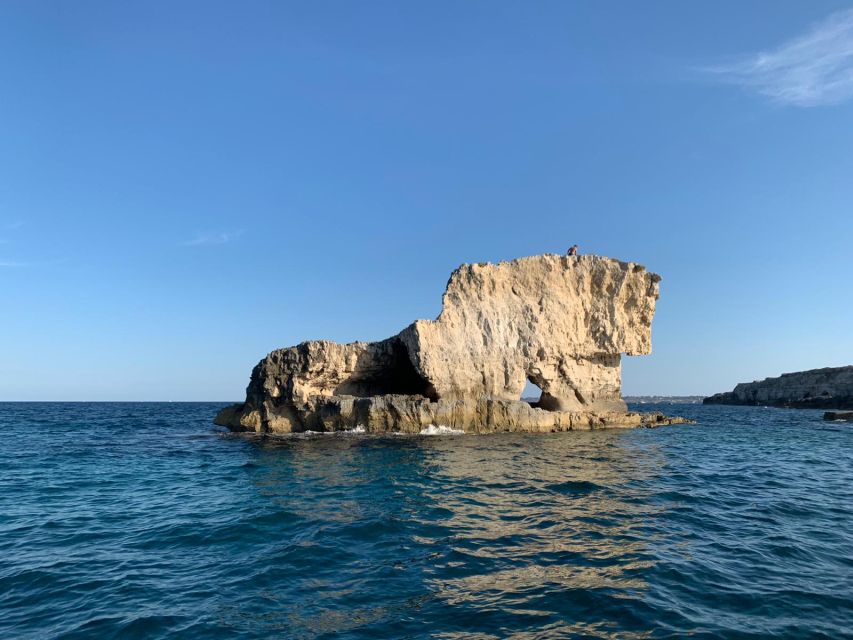 Siracusa: Ortigia Boat Tour with Marine Grotto & Snorkeling - Grotta del Corallo and the Cave of Love: where the photos are part of the experience
