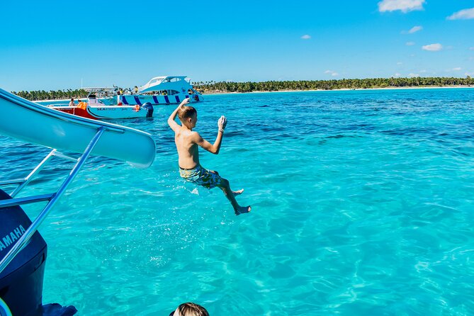 Small Group Snorkeling Cruise with Open Bar and Light Snacks - Key things you’ll notice on board