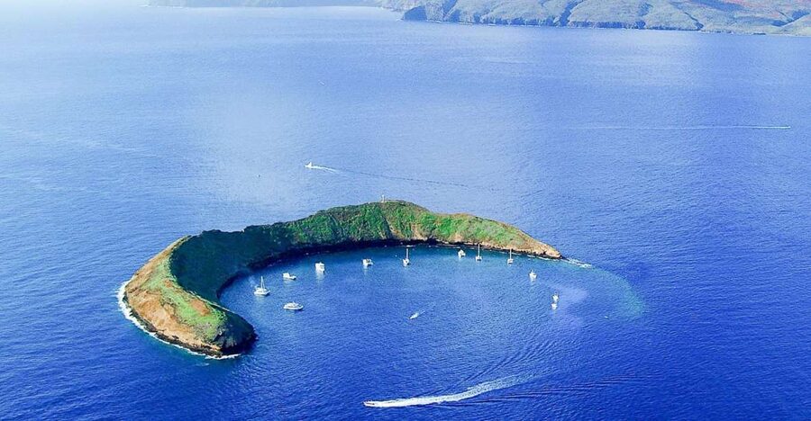 South Maui: Molokini & Turtle Town Snorkeling Tour with Meal - Molokini crater: the clear-water snorkel that earns the hype