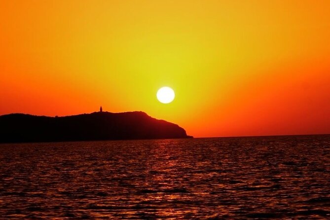 Sunset Beach Tour 3 HS all Inclusive ( Paddle boards , Kayaks & Snorkeling) - The sunset moment near San Antonio
