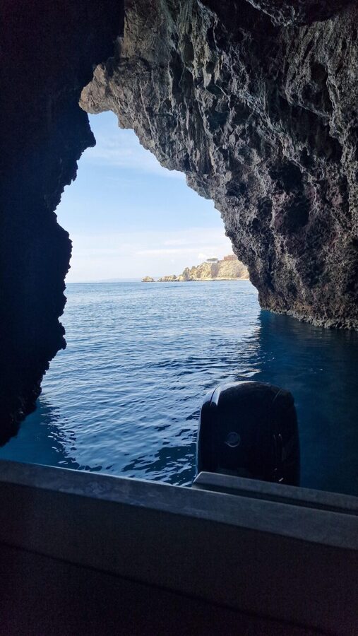 Taormina: Coastline Boat Tour with Aperitif and Snorkeling - The Aperitif Setup: Prosecco, Wine, and Sicilian Snacks Without Fancy Fuss