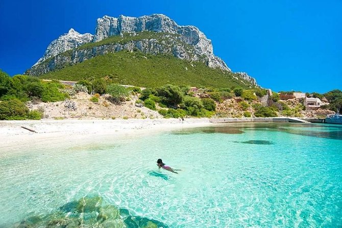 Tavolara Boat Tour and Snorkeling - Stop 2: Isola di Molara and the cave of Ulysses