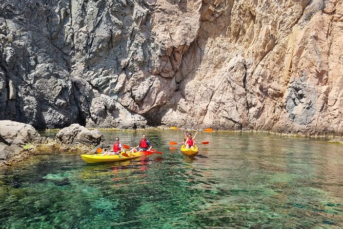 Tossa de Mar: Kayak & Snorkel Tour with Paella from Barcelona - The 9:00 am departure and the small-group flow