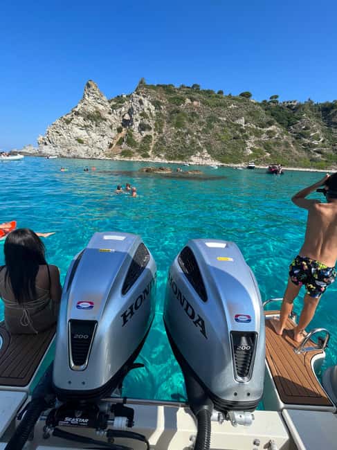 Tropea: tour in barca lungo la Costa degli Dei, snorkeling - Onboard vibe: music, an aperitif, and small touches that make it feel like a treat