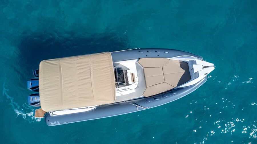 Tropea: tour in barca lungo la Costa degli Dei, snorkeling - A 12-person boat that keeps the day from feeling rushed