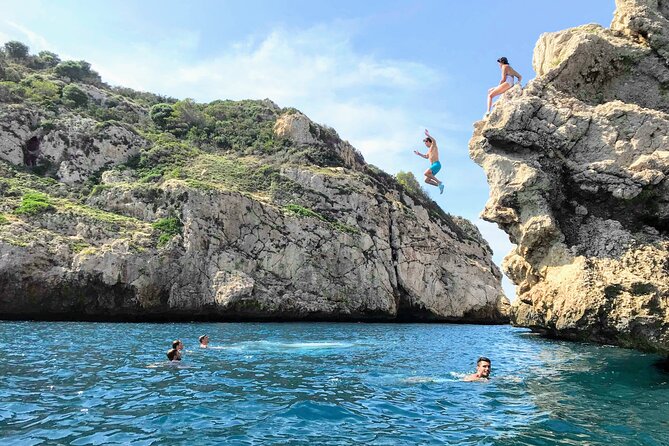 Uncharted Marine Reserve Cave, Snorkel & Cliff Jumping Kayak Tour - Your Dry Bag, Gear, and the Crew’s Safety Rhythm