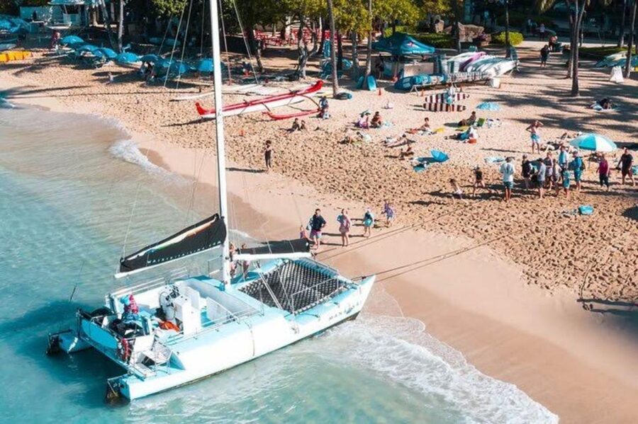 Waikiki Beach: Turtle Snorkeling and Sailing on Hāwea - Meeting Duke Kahanamoku style: where the catamaran time starts